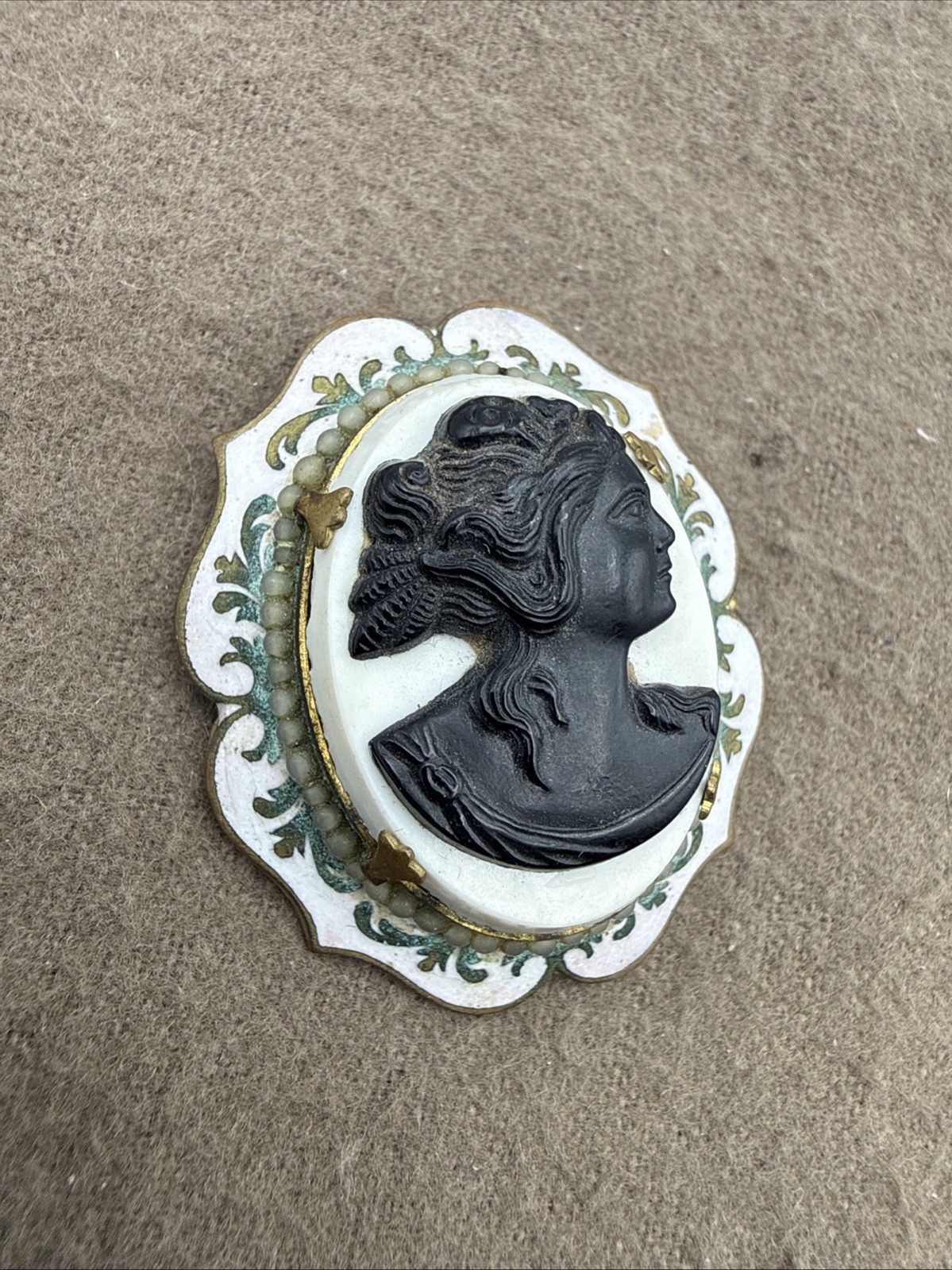 Vintage Cameo Enamel Brooch Pin Gold Tone RARE