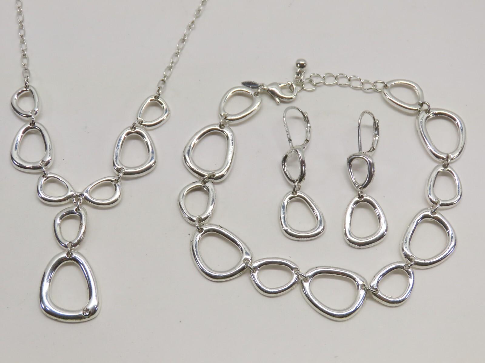 SAQ Jewelry Set Necklace Earrings Bracelet Silver Tone Gorgeous D2611