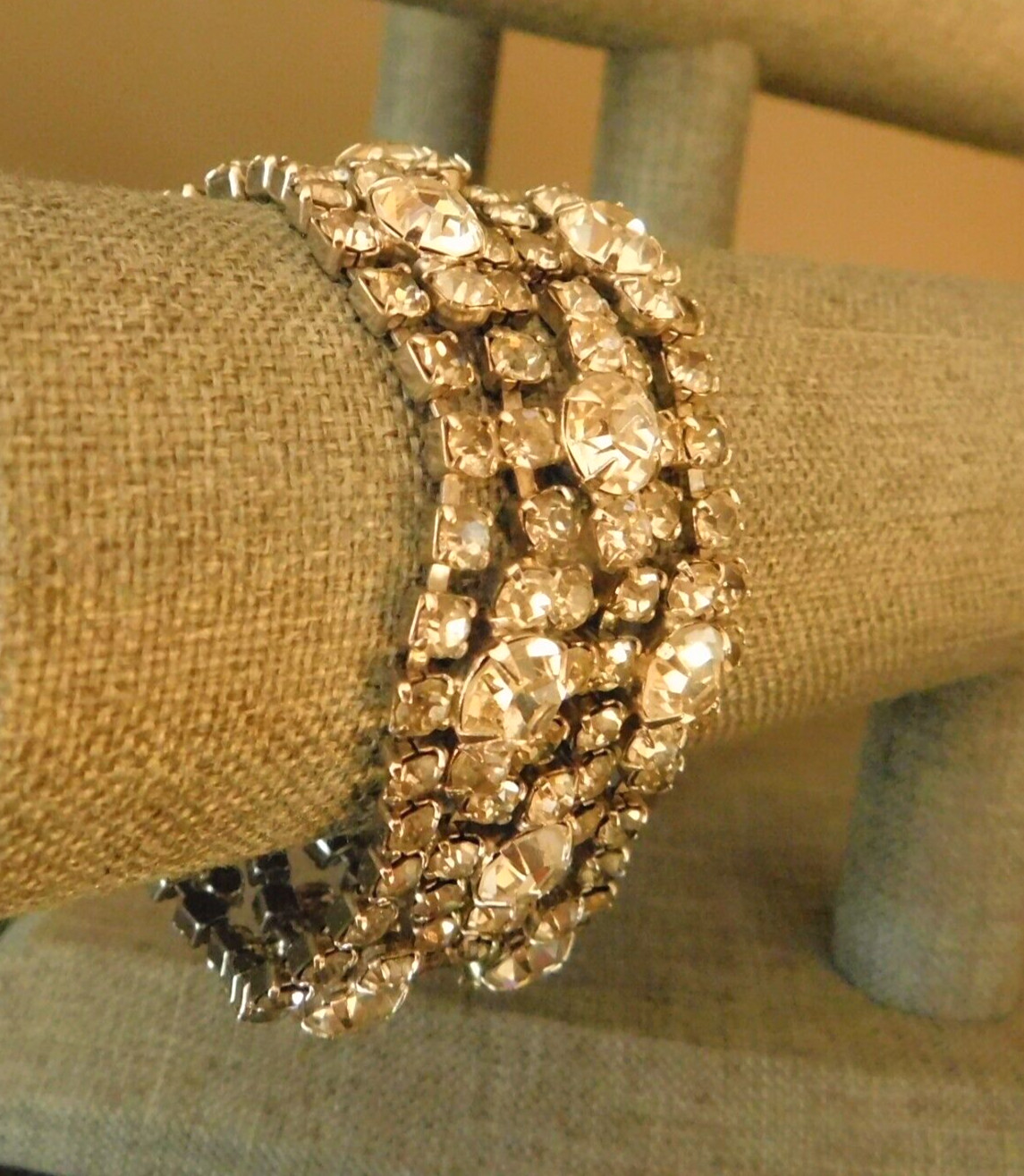 VINTAGE ART DECO LIGHT GRAY and CLEAR RHINESTONE CUFF BRACELET 7 1/4″ long