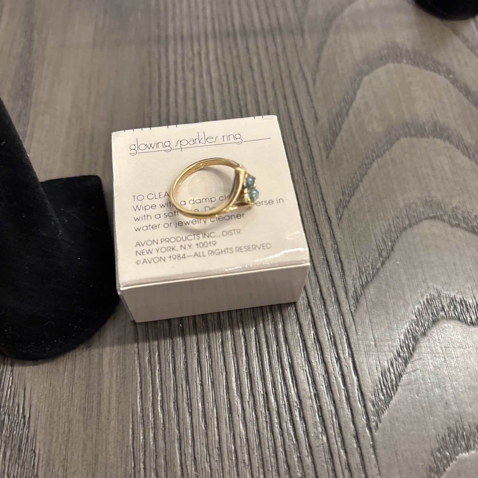 Avon Vintage 1984 Glowing Sparkles Ring Size 7 New In Box Gold Tone Signed