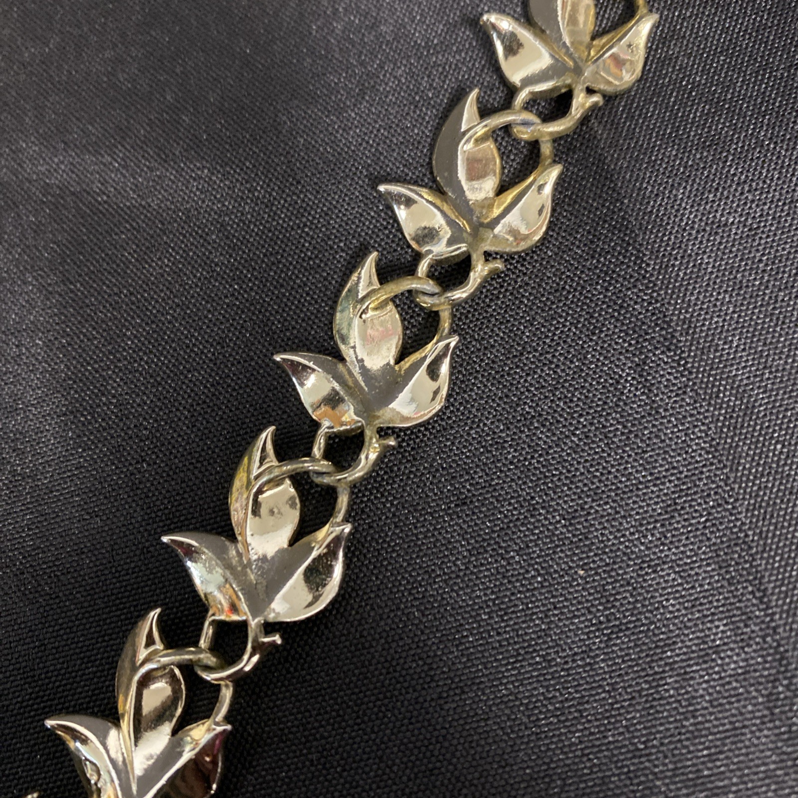 Coro Vintage White Enameled Leaves Necklace 17″