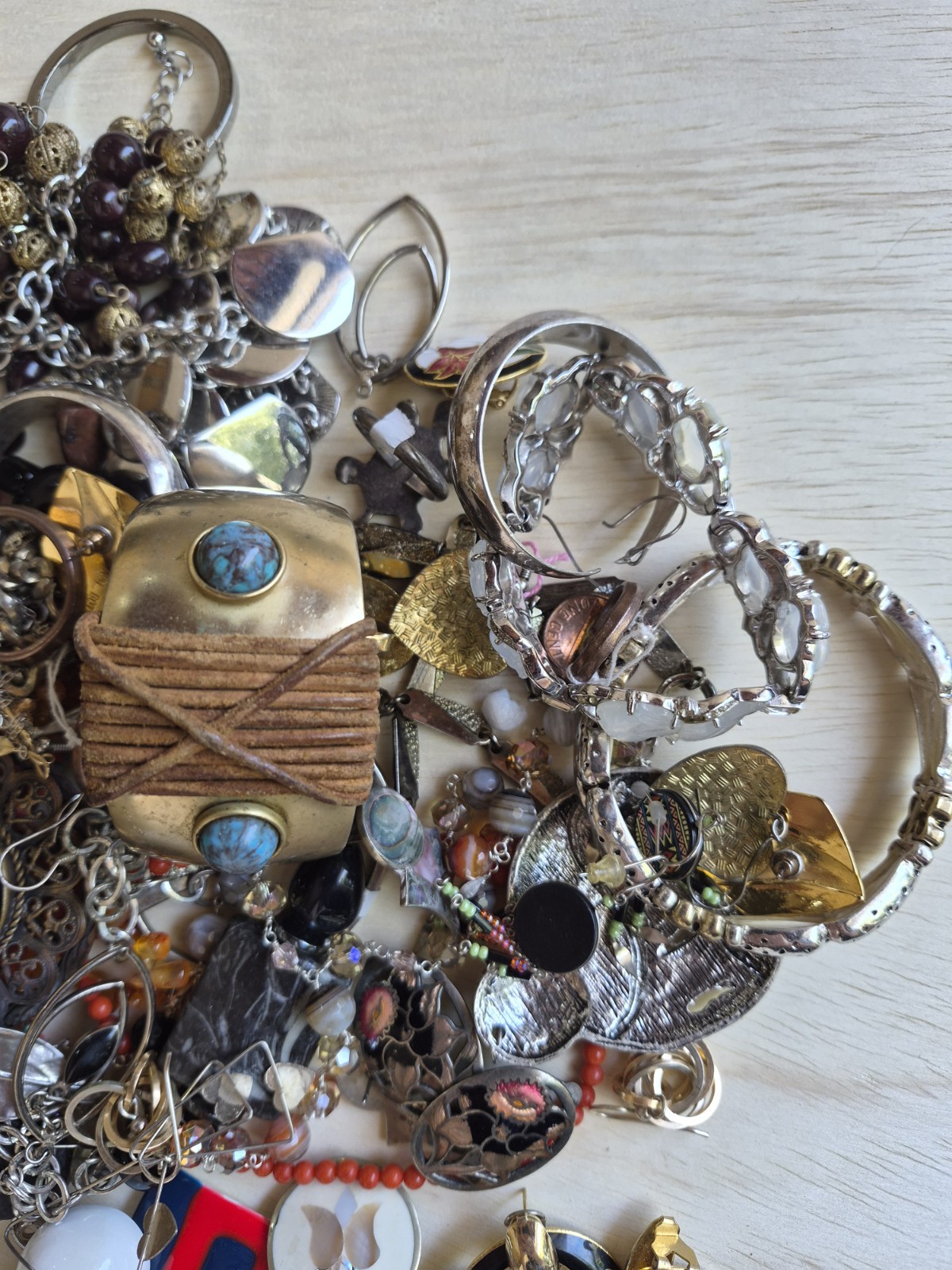 Bulk Costume Jewelry Junk Scrap Crafting 2 Lb Mixed Vintage & Contemporary Reuse