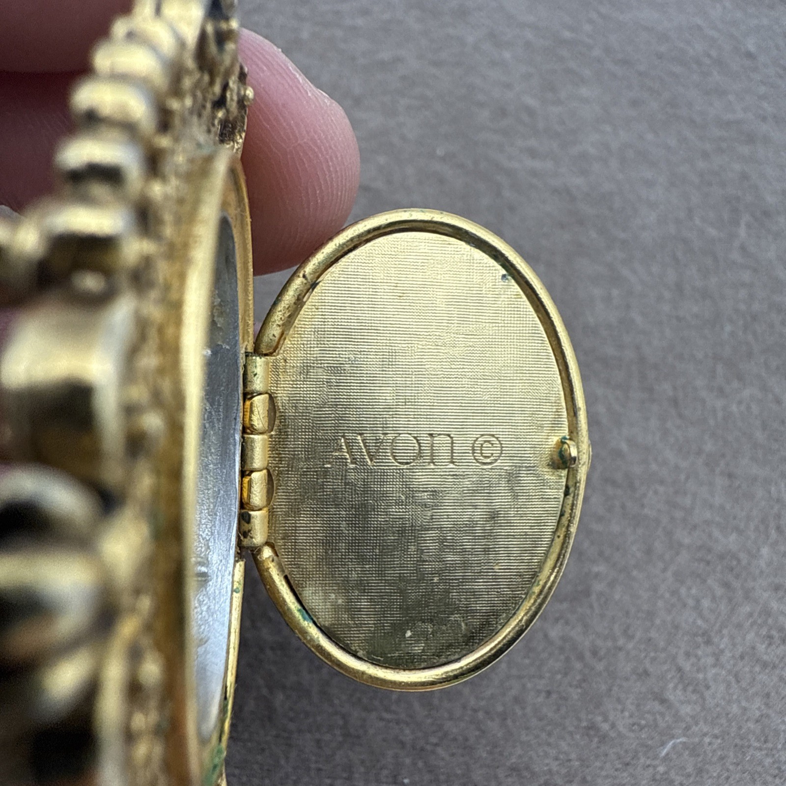 Vintage Avon Cameo Locket Brooch Pin Gold Tone Jewelry