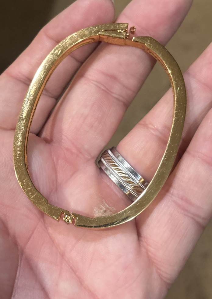 Vtg Swarovski Gold Tone Bangle Bracelet Rhinestone Crystal Pave Swan Signed
