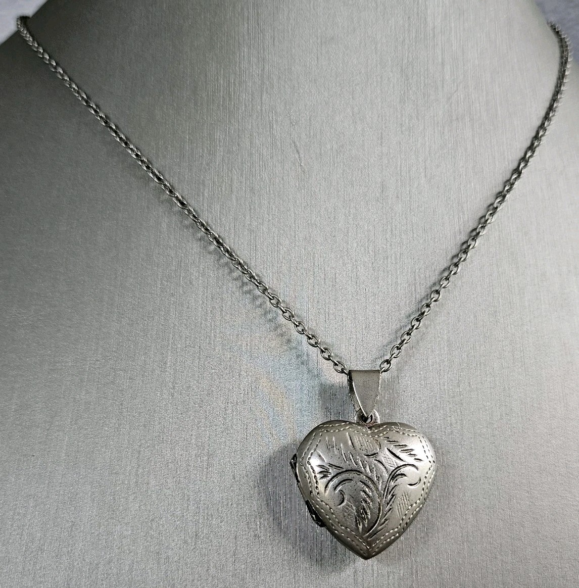 Vintage Locket Pendant Necklace Puffy Heart Silver Tone Etched Chain 15″