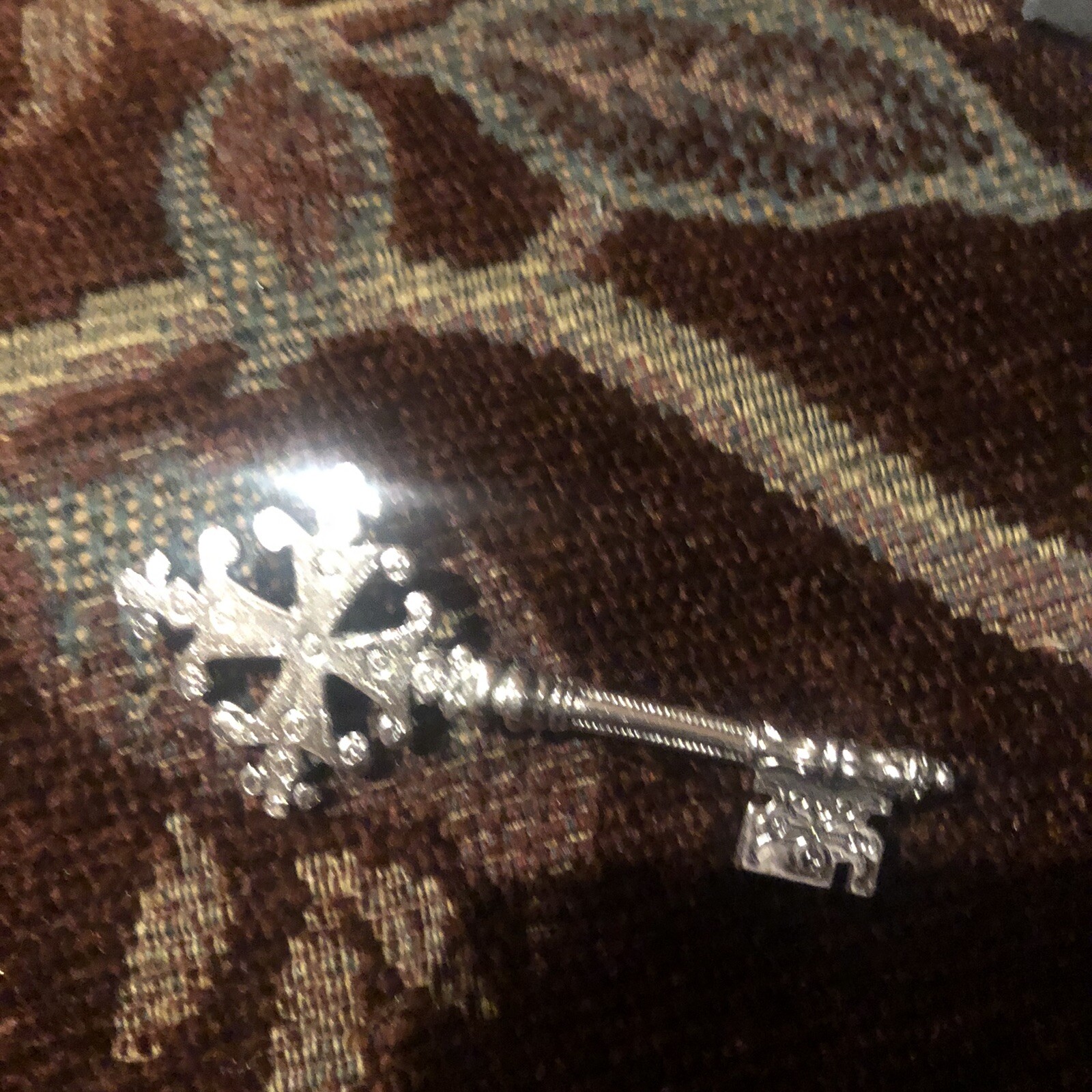 VINTAGE PIN BROOCH KEY Silver TONE None Magnetic