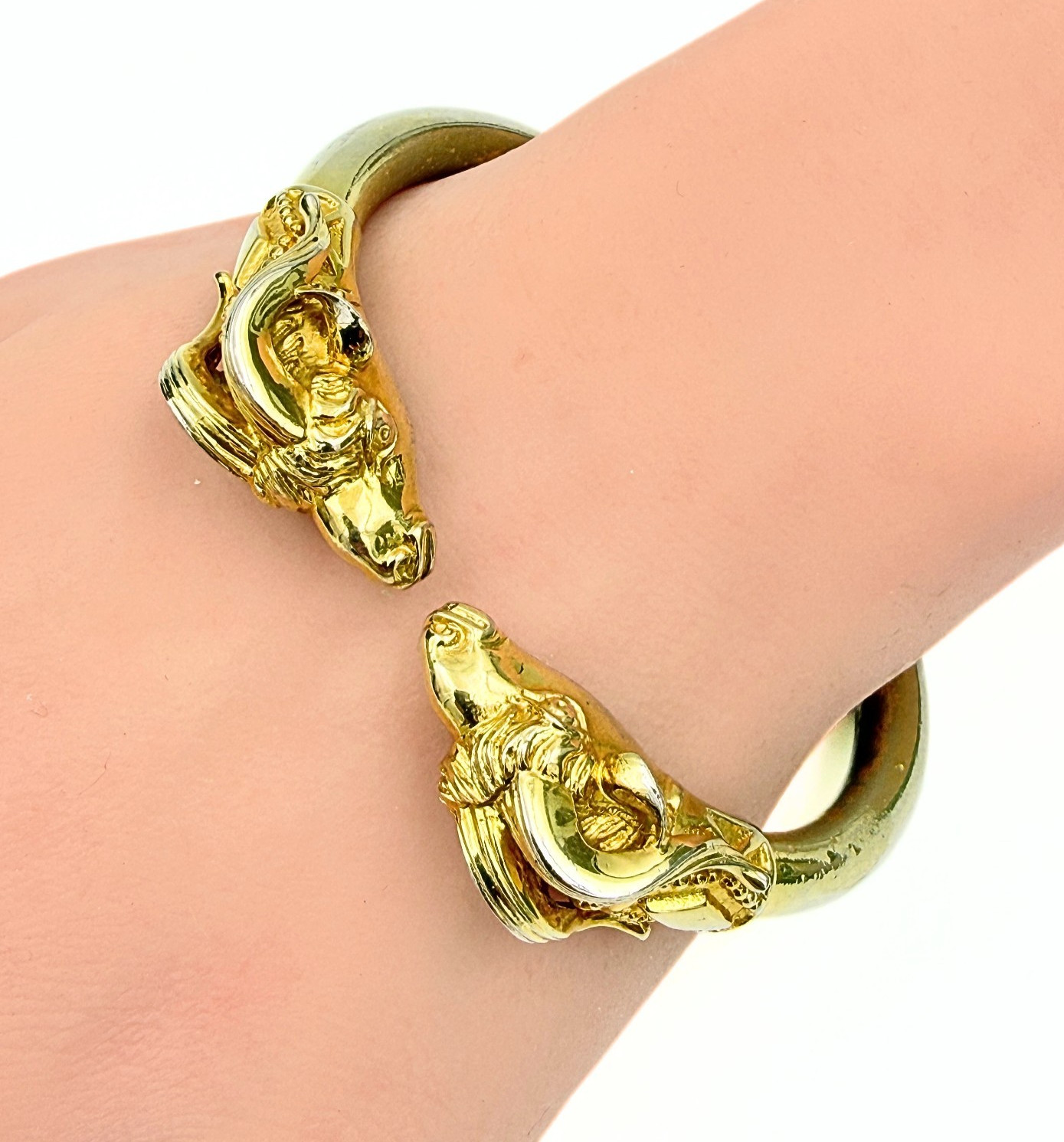 Charming Etruscan Revival Figural Dual Ram Head Alloy Magnetic Bracelet