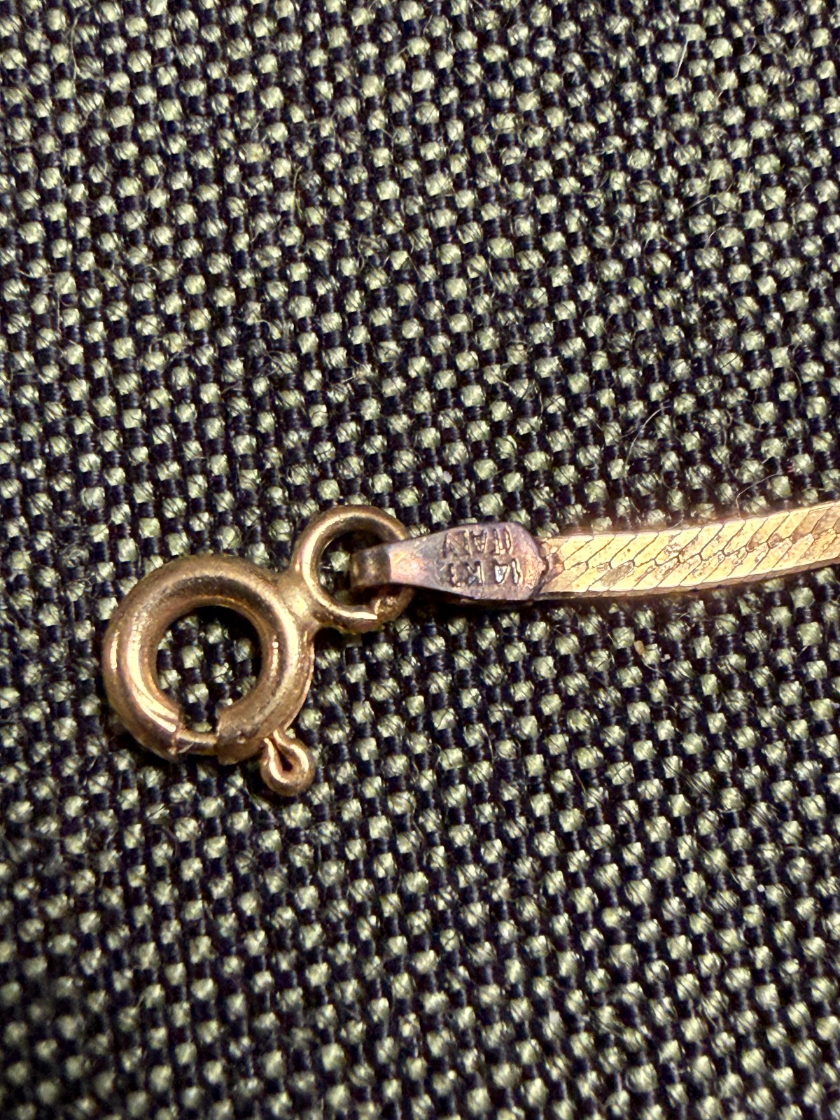 Vintage SOLID 14KT Gold Stamped 7″ Bracelet 0.79g Herring Bone New Old Stock