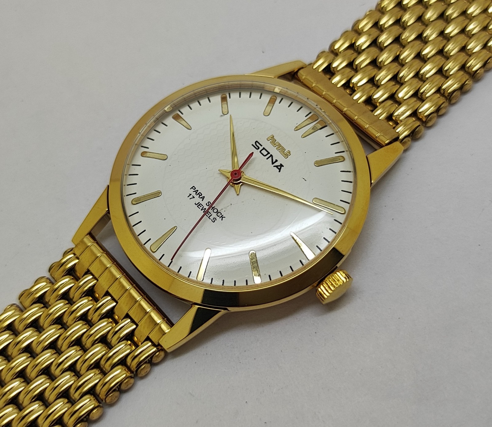 Vintage Hmt Sona White Dial 17 Jewels Para Shock Mechanical hand winding Watch