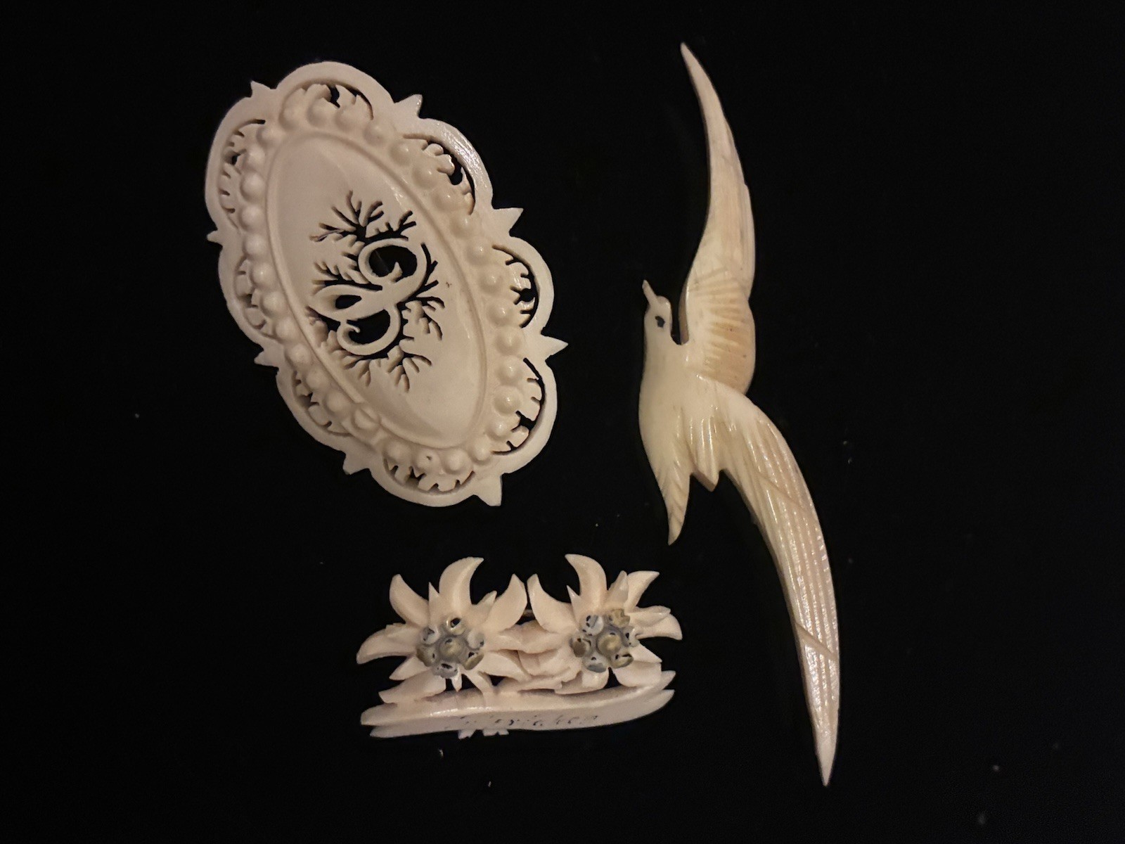 Chinese Export Carved Bovine Bone Brooch Demi Vintage Antique Jewelry