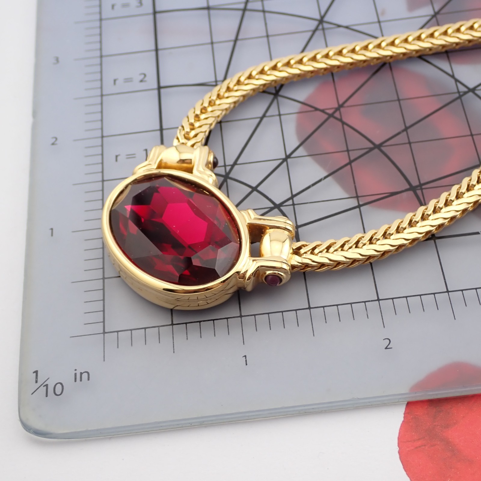 VTG Red Crystal Swarovski Swan Stamp Gold Tone Oversized Solitaire 18″ Necklace