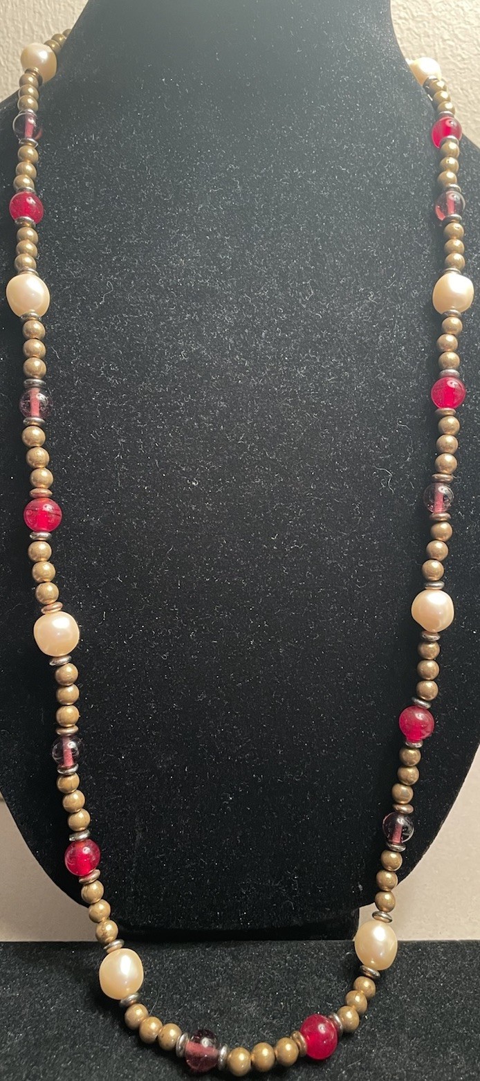 VINTAGE DAUPLAISE SIGNED BOHO RED GOLD WHITE BEADED NECKLACE 34″