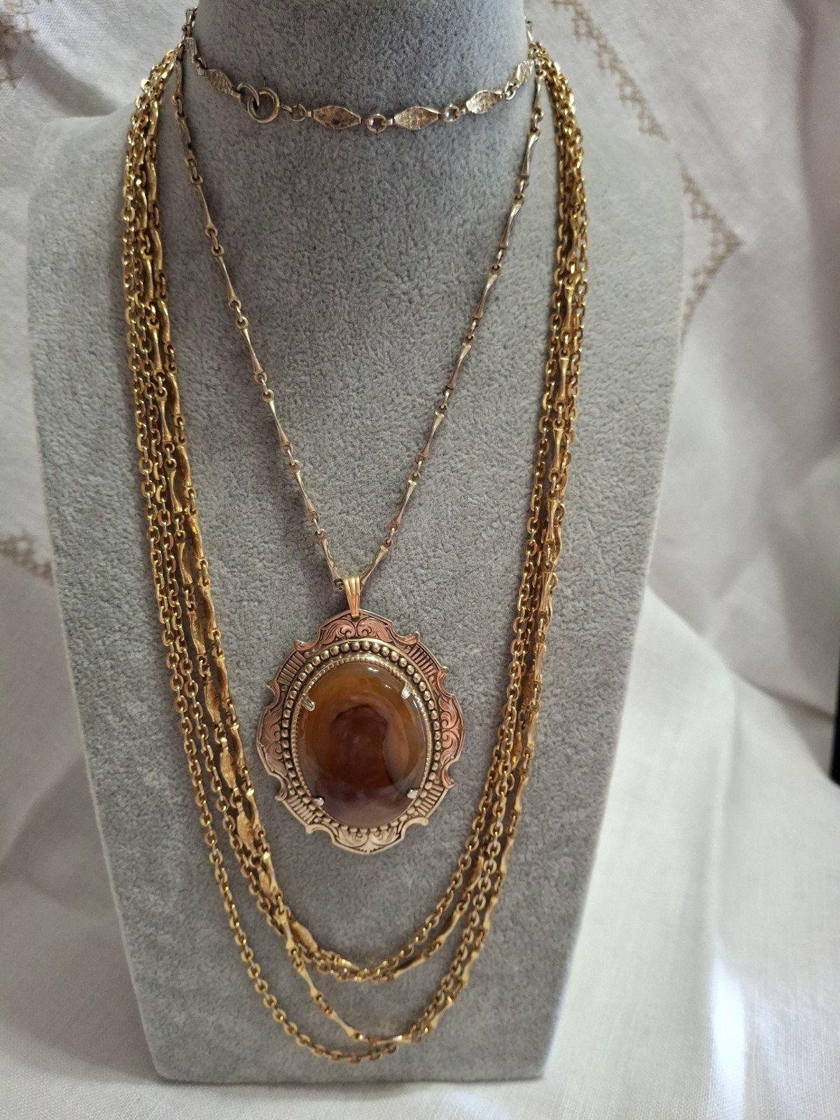 Vtg Striking Large Agate Pendant Filigree & 2 Necklaces Yellow Gold Textured Set