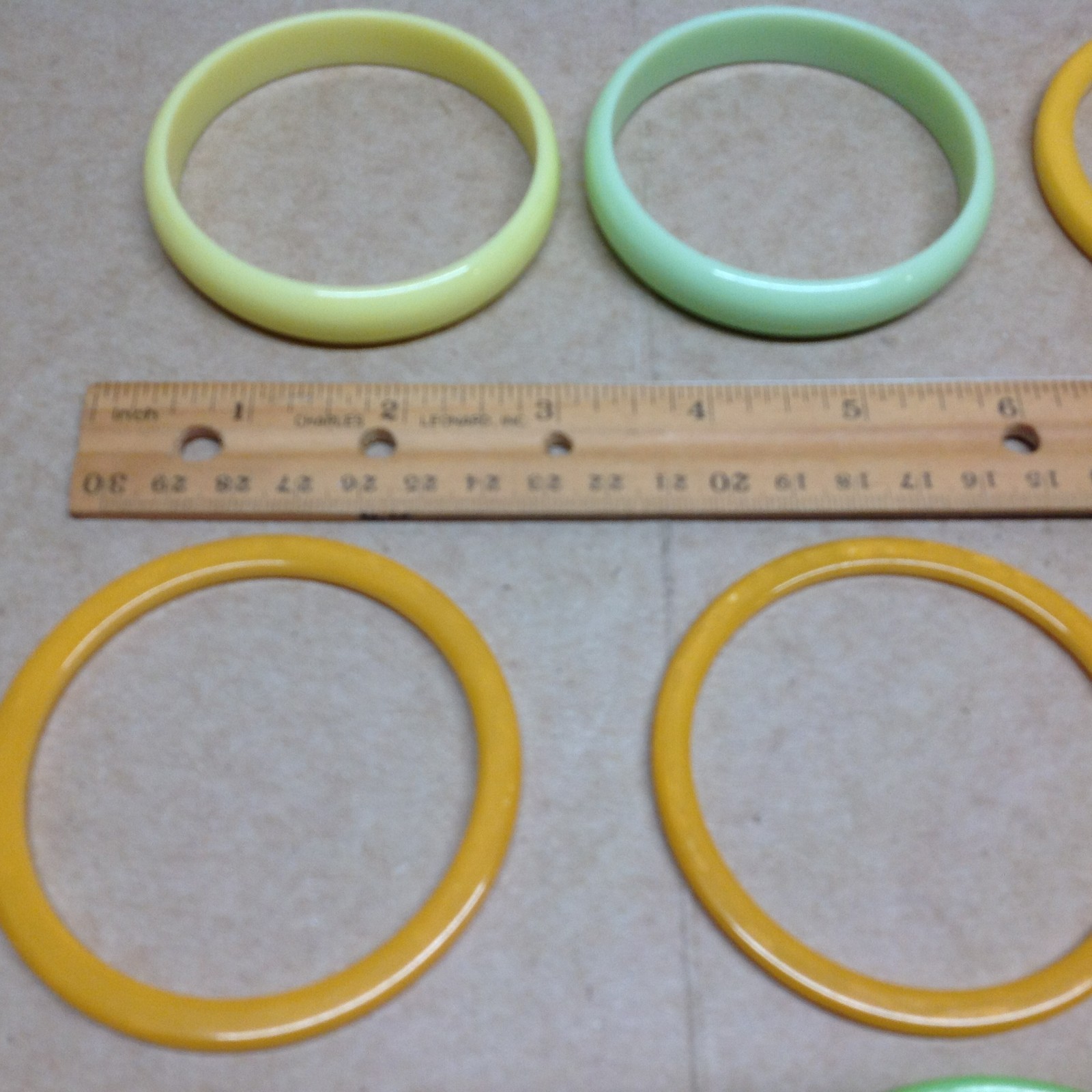 Vtg Lot of 8 Colorful Plastic, Lucite ? , Bakelite ? Stackable Bangle Bracelets