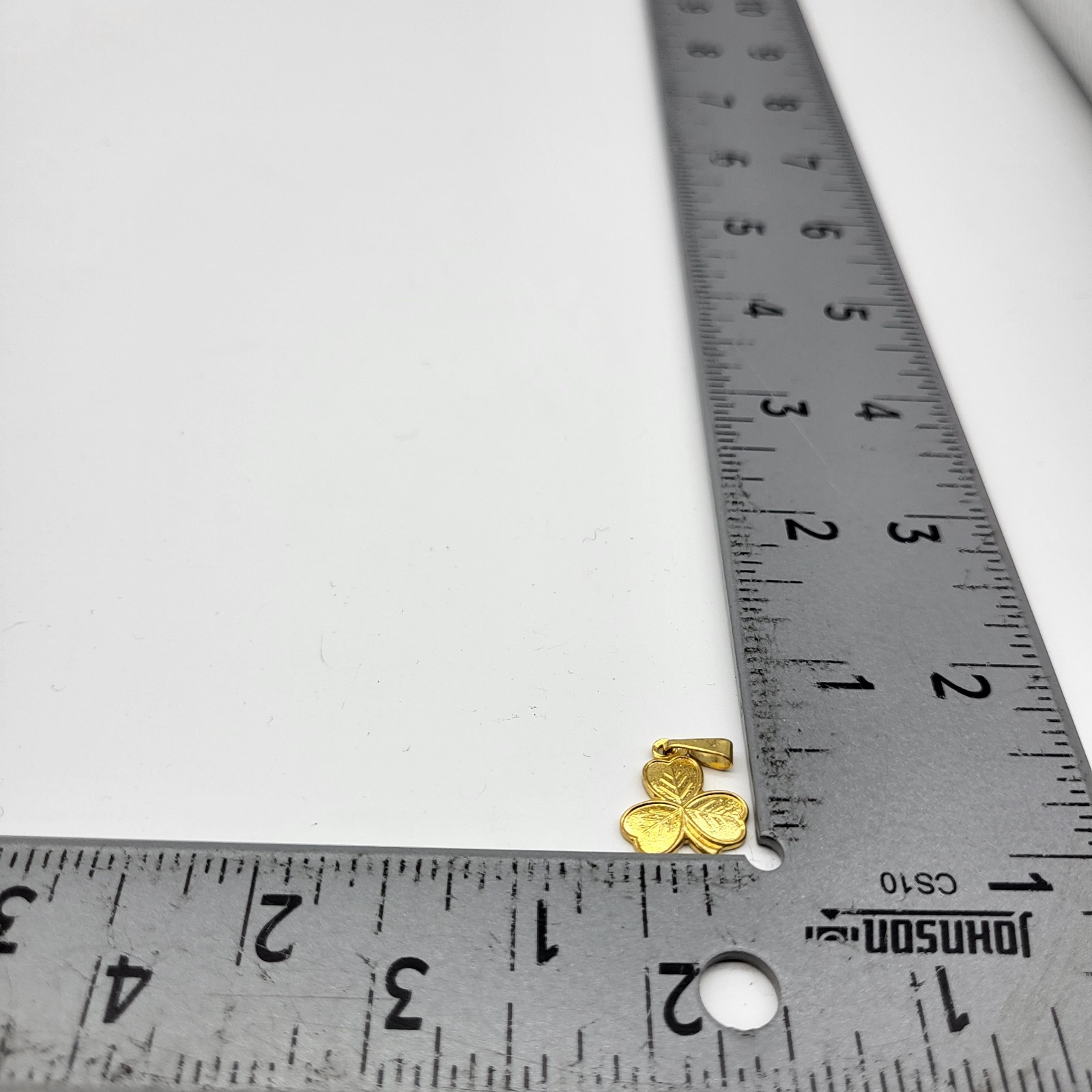 Fun Vintage Pendant charm gold plated lucky clover shamrock