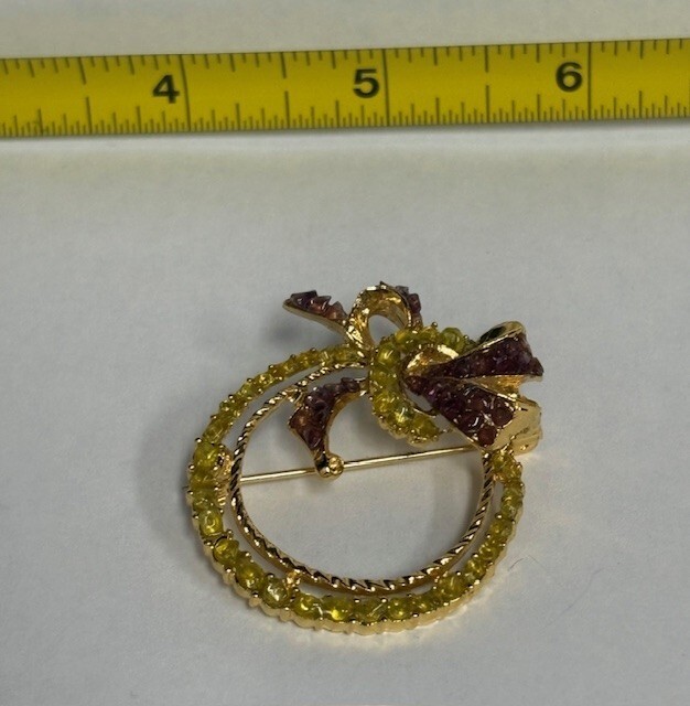 Round Ornament Vintage Brooch Yellow & Purple Stones