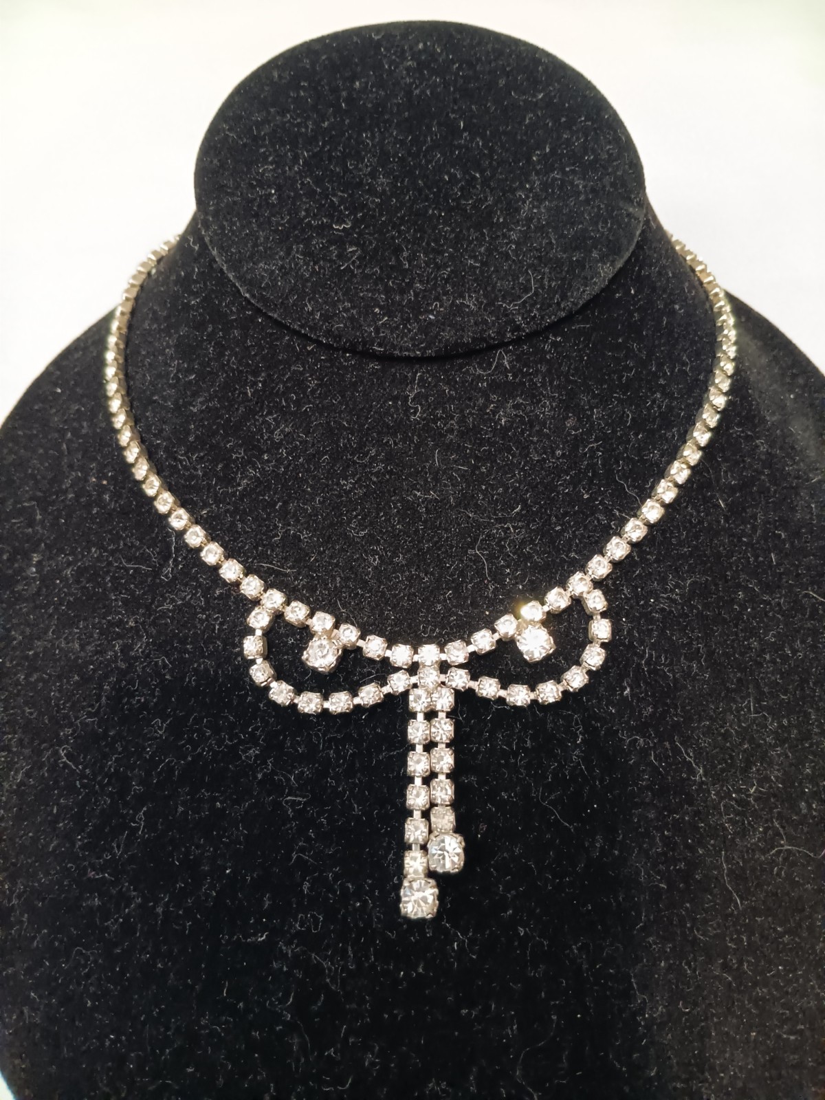 vintage 1950’s silver tone rhinestone dangle bow Tie necklace