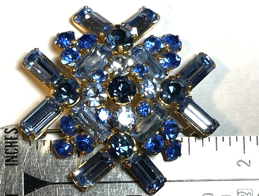 VINTAGE AUSTRIA MINT BLUE RHINESTONE TIERED STARBURST BROOCH PIN MCM JEWELRY 50S