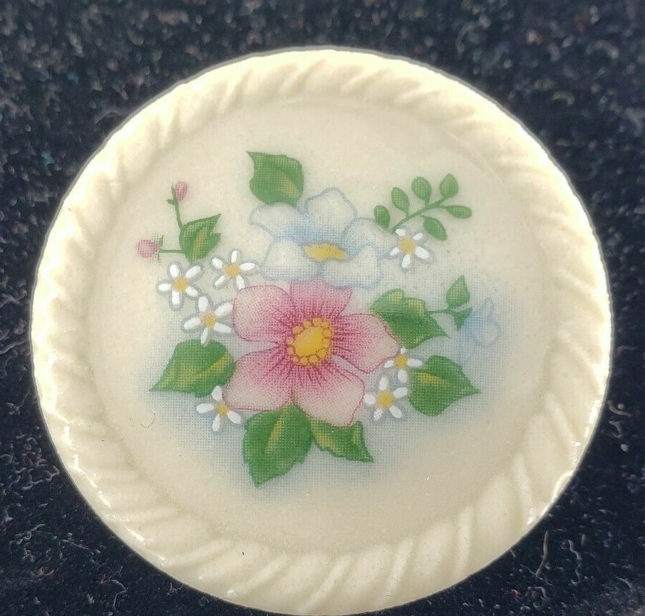 VINTAGE CERAMIC AVON ROUND BROOCH FLOWERS PINK BLUE & WHITE