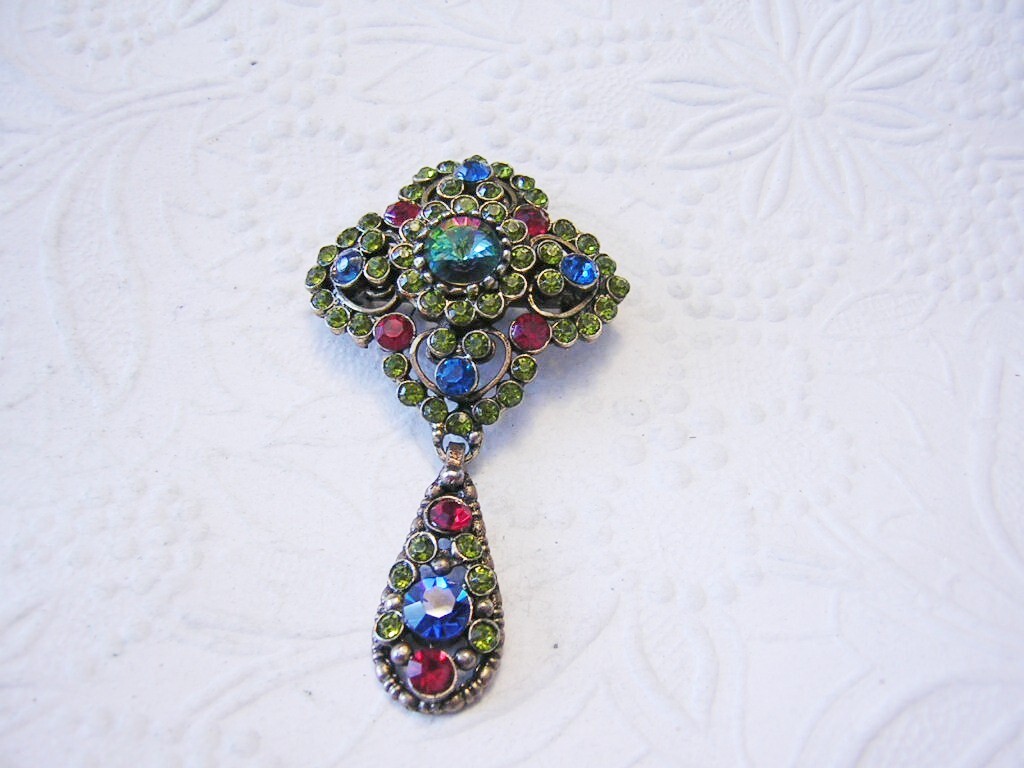 1950’s EDLEE Fab RIVOLI, Olivine, Egyptian Blue & RED Rhinestones Dangling PIN