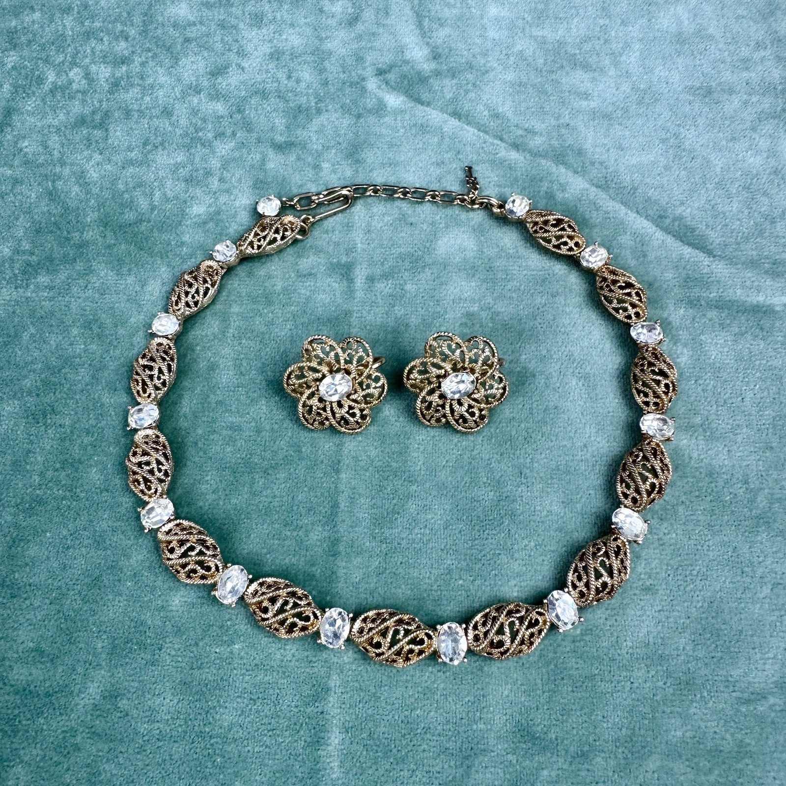 Vintage Crown TRIFARI Gold Tone Necklace & Clip-On Earrings Set ~ Excellent!