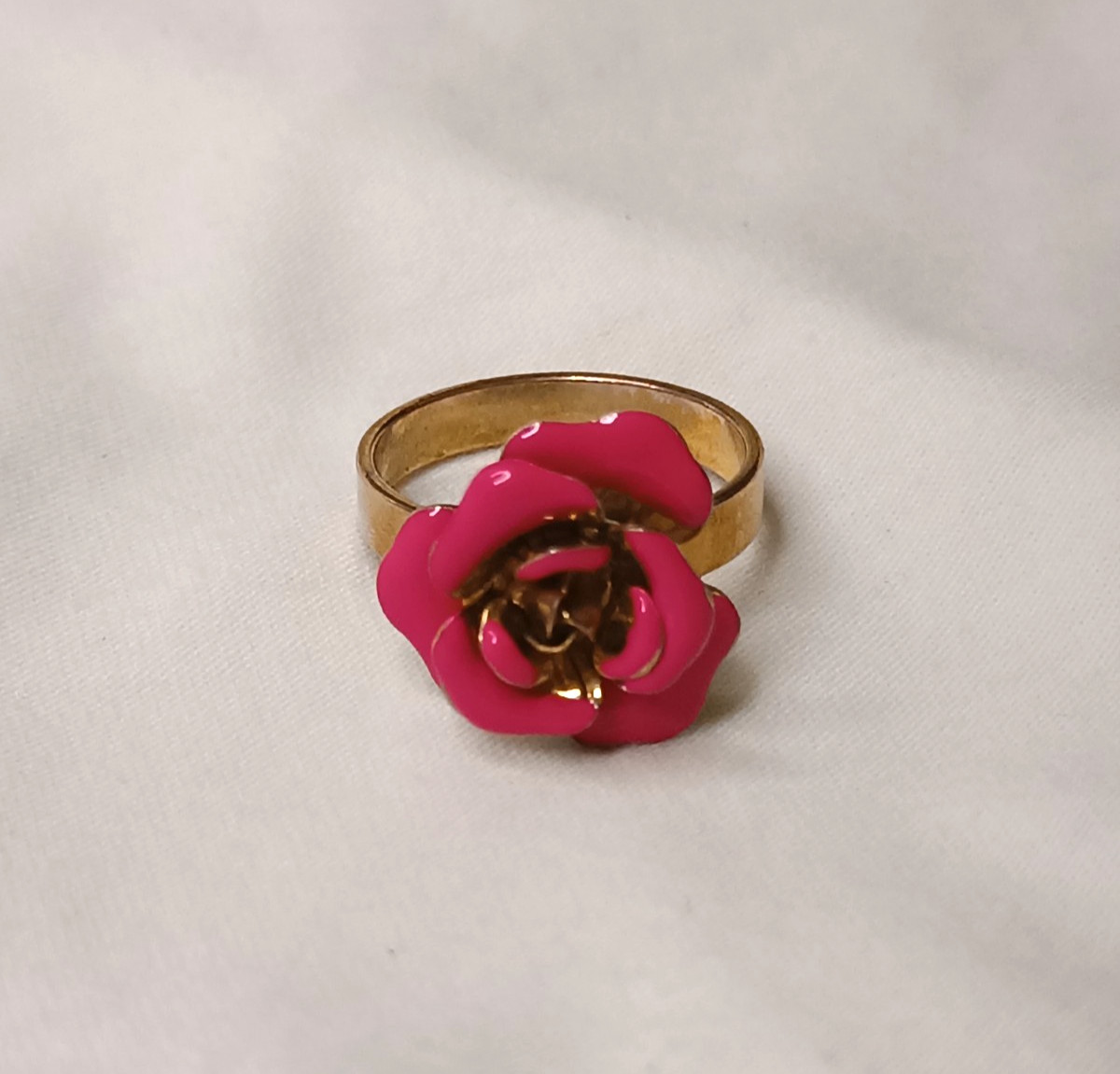 Vintage Rose Ring – Pink Enamel Flower – Size 9.5 – Metal Alloy Band