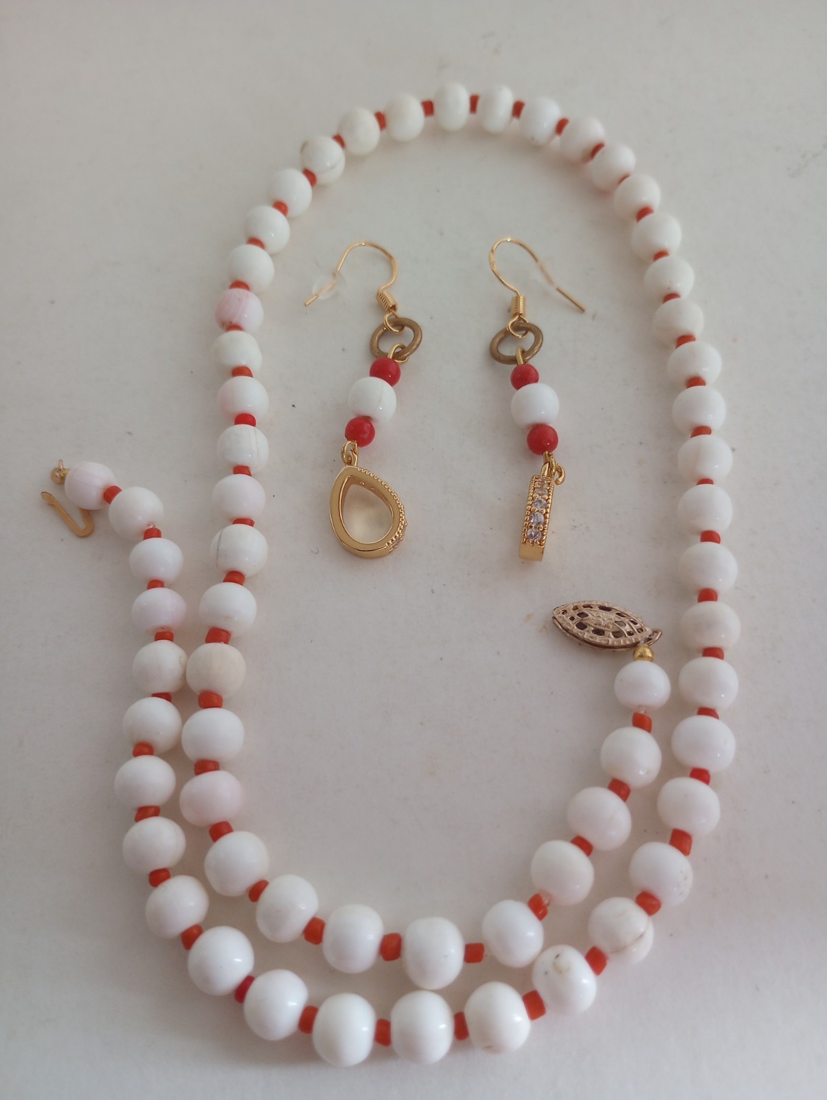 Estate 14K/20 GF Conch Shell White Coral Red Coral Necklace Earrings 30G 18″Long