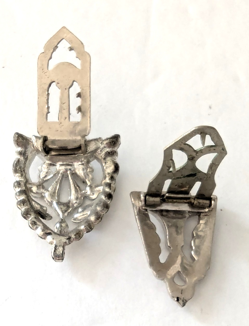 2 Art Deco Rhinestone Dress Fur Clips Silver Pot Metal No Missing Stones Vintage