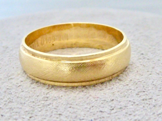 70’S NEW OLD STOCK 10K YELLOW GOLD FILLED 6 MM WIDE SIZE 9 BAND RING