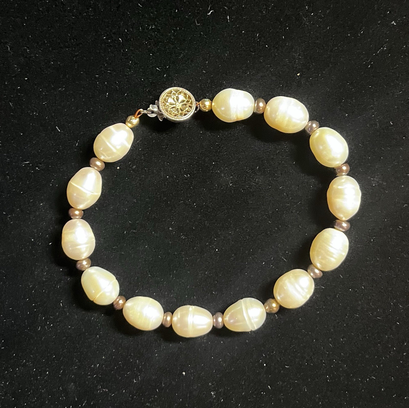 Freshwater Pearl Bracelet – Cream/Ivory Base Metal Clasp, Vintage Style