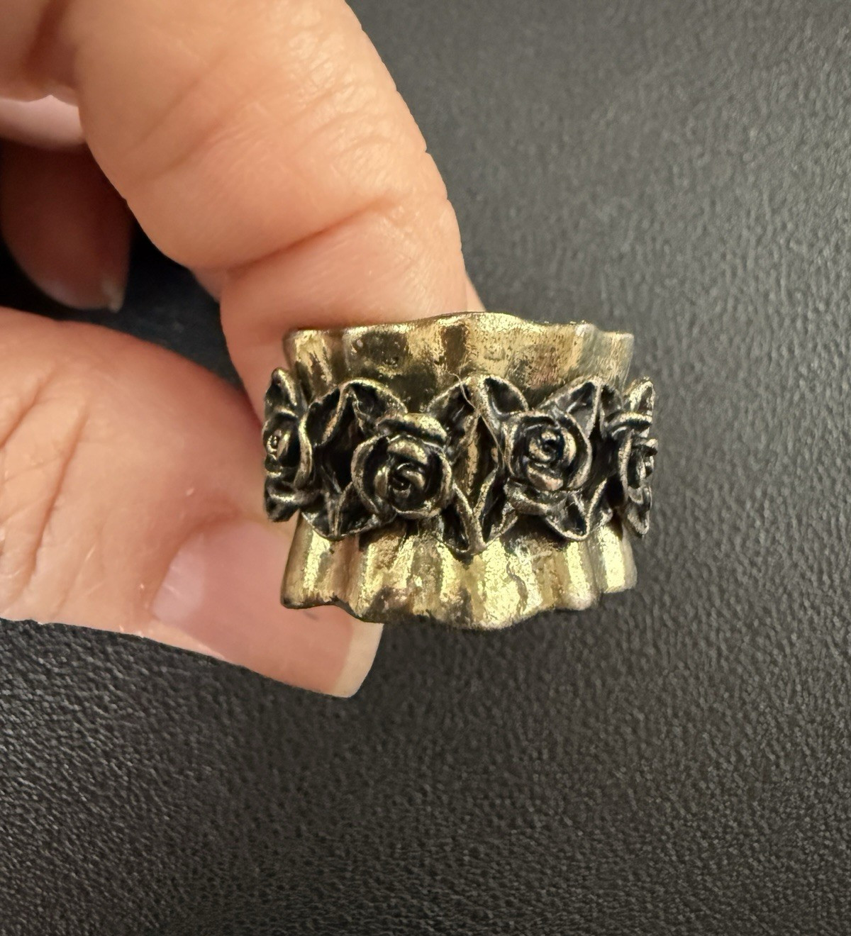 Women’s Ruffled Rose Ring Vintage Gold Tone Plated Metal Sz 8.0