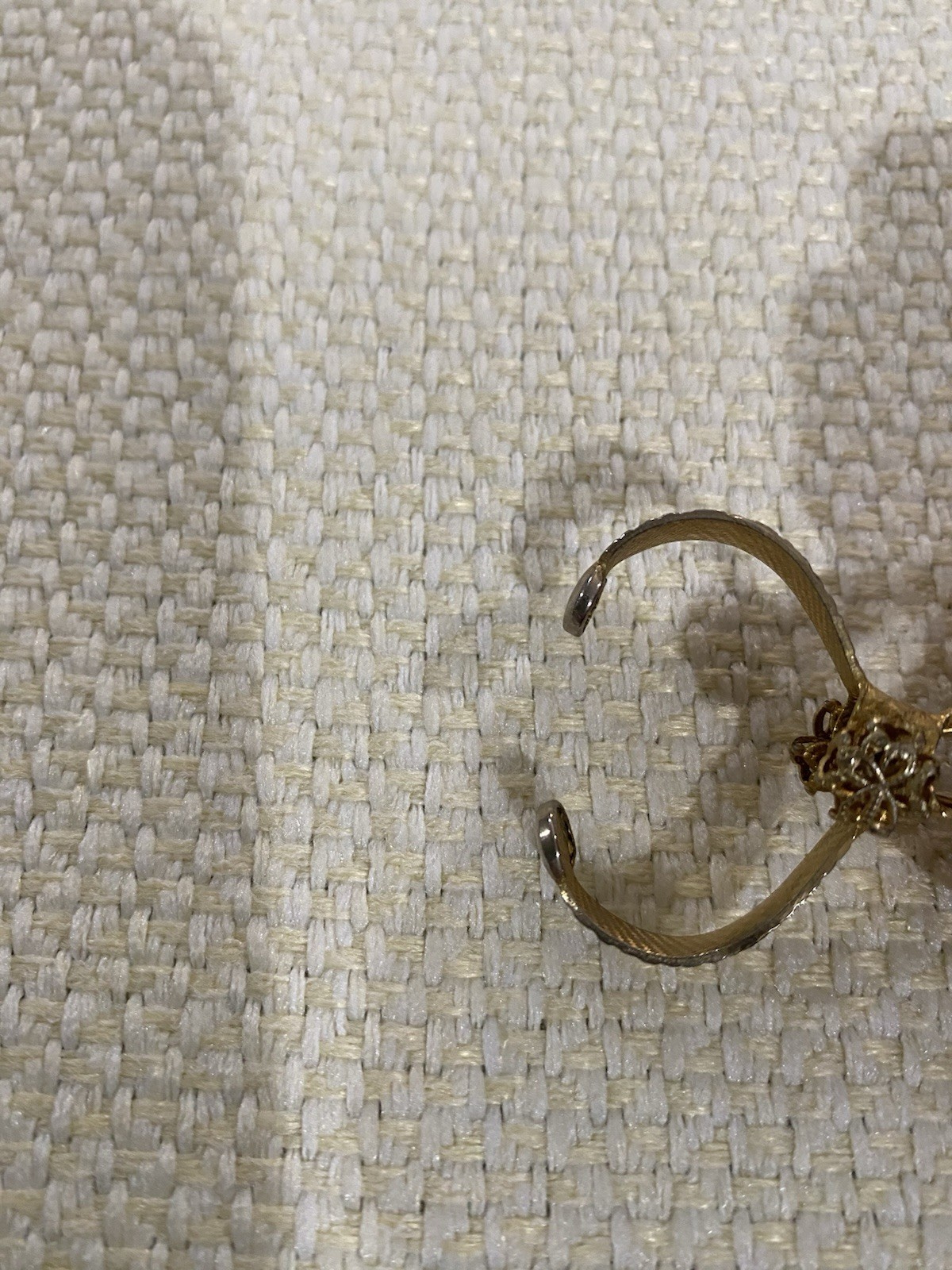MCM Vintage Women’s Gold Tone Metal Glove Clip, No Stones