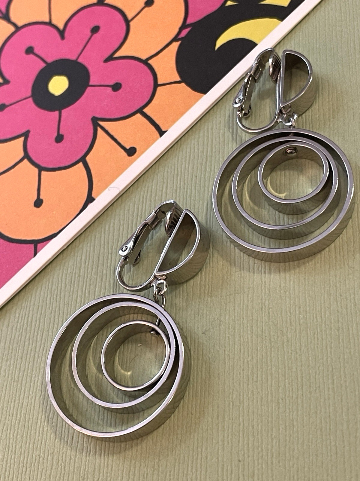 Triple Ring Nested Circle Drop Dangle Earrings Silverplated 1 3/4″ Clip-on