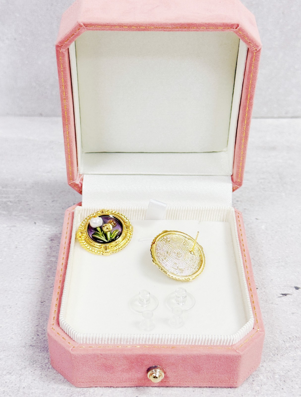 vintage gold earrings, White pearl earrings, floral earrings, gold stud earrings