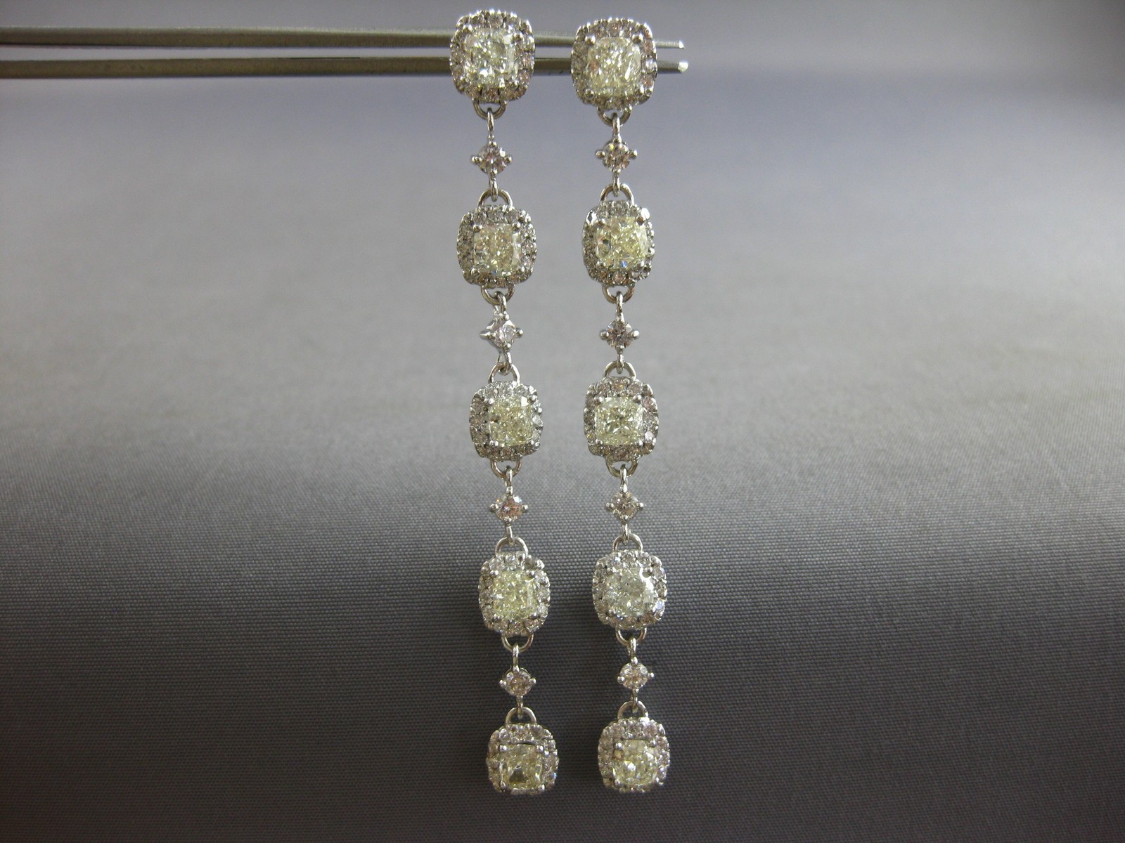 LARGE & LONG 6.26CT WHITE & LIGHT FANCY YELLOW DIAMOND 18KT WHITE GOLD EARRINGS