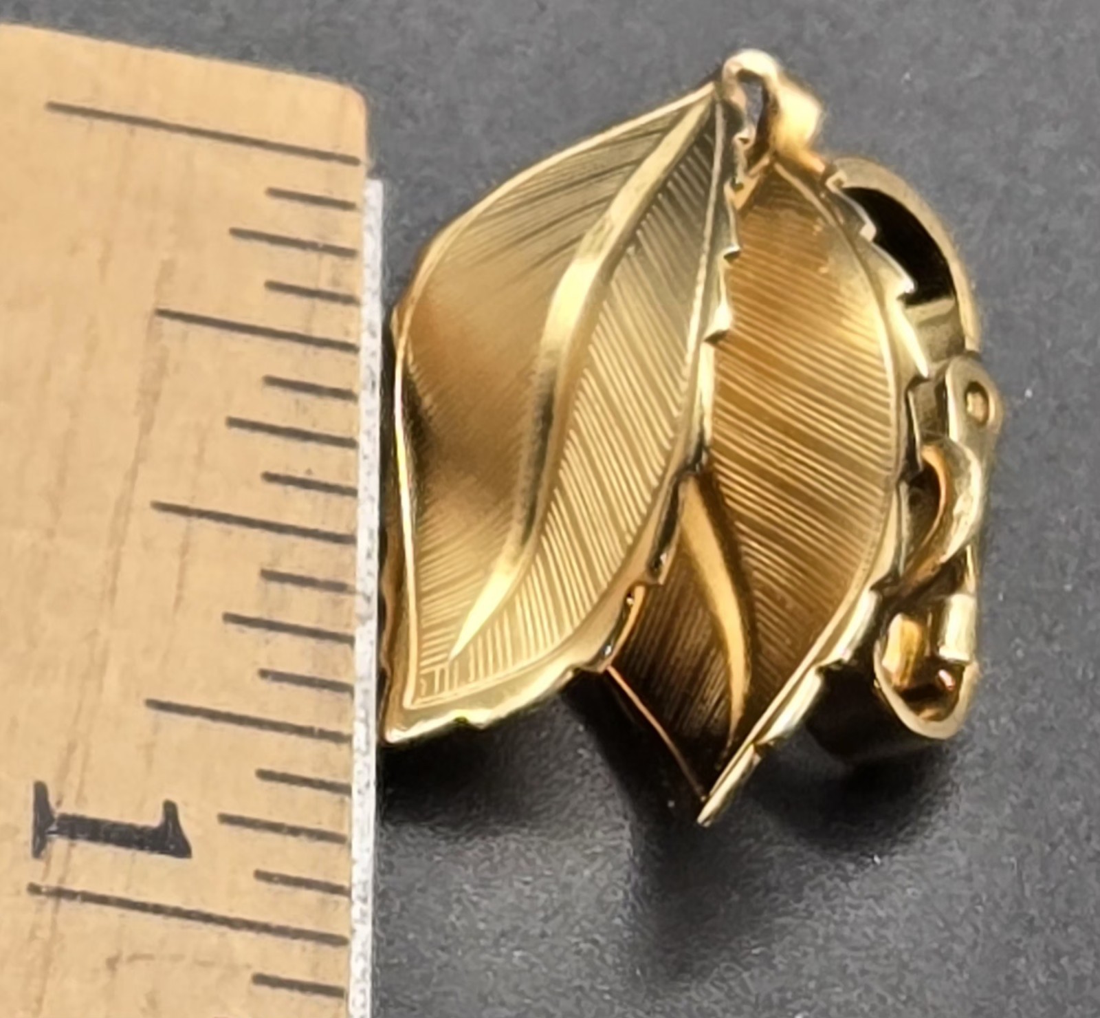 Classic 1960s Vintage Unmarked Gold Tone Double Leaf Earrings Clip On