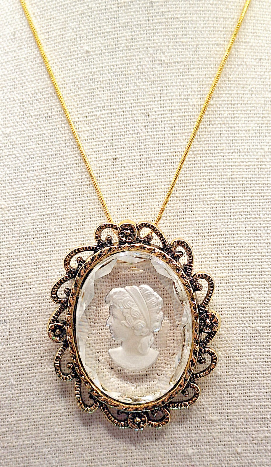 Vtg RARE Left Facing Gold-tone Oval Beveled Glass Intaglio Cameo Brooch Pendant