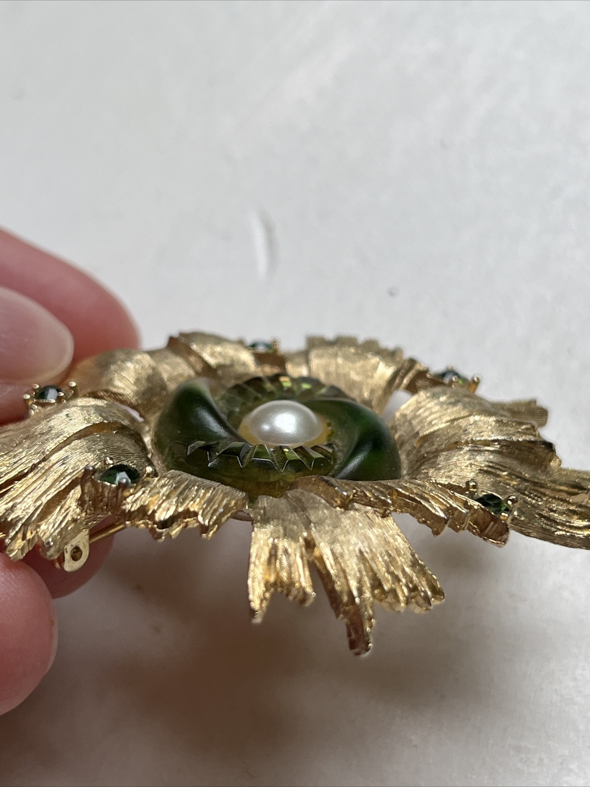 Rare Vintage EDLEE Green Art Glass Pearl Rhinestone Chunky Gold Tone Brooch 1947