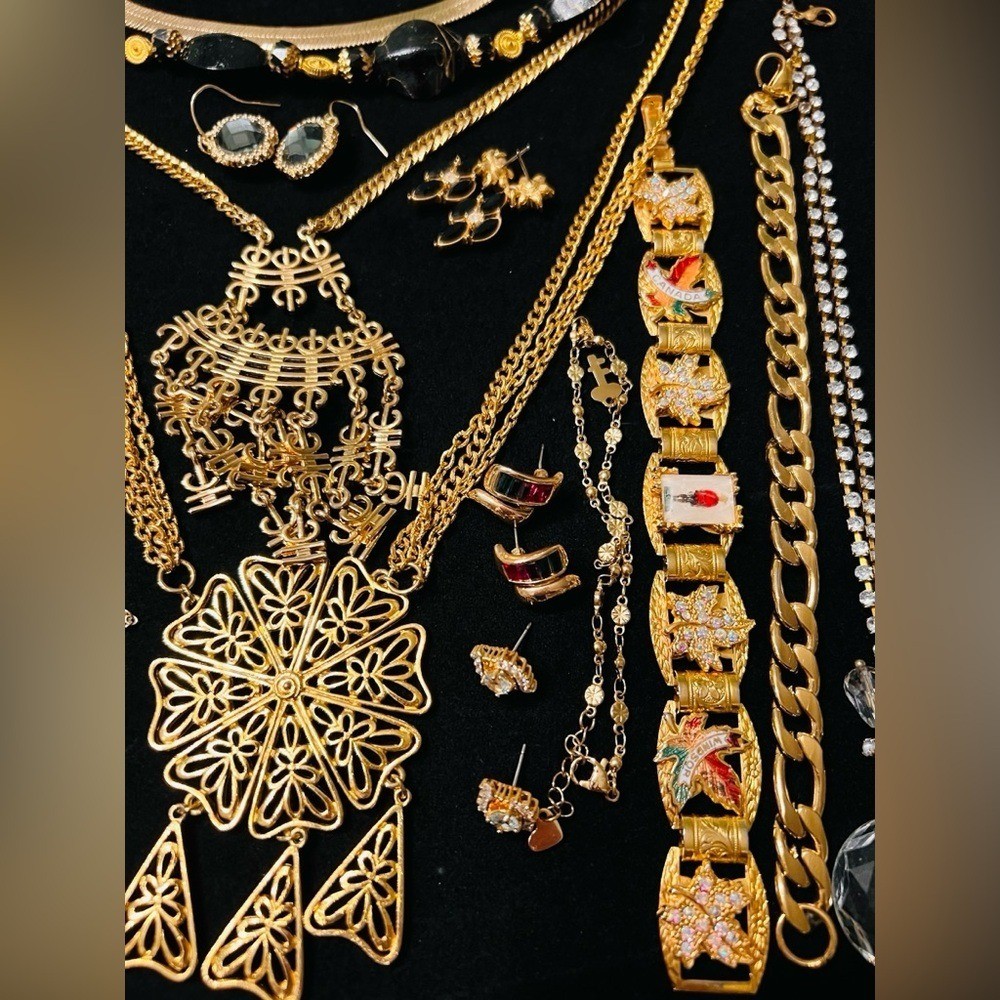 Vintage & Modern Gold Tone Gold Plated Necklace & Bracelet Lot 38