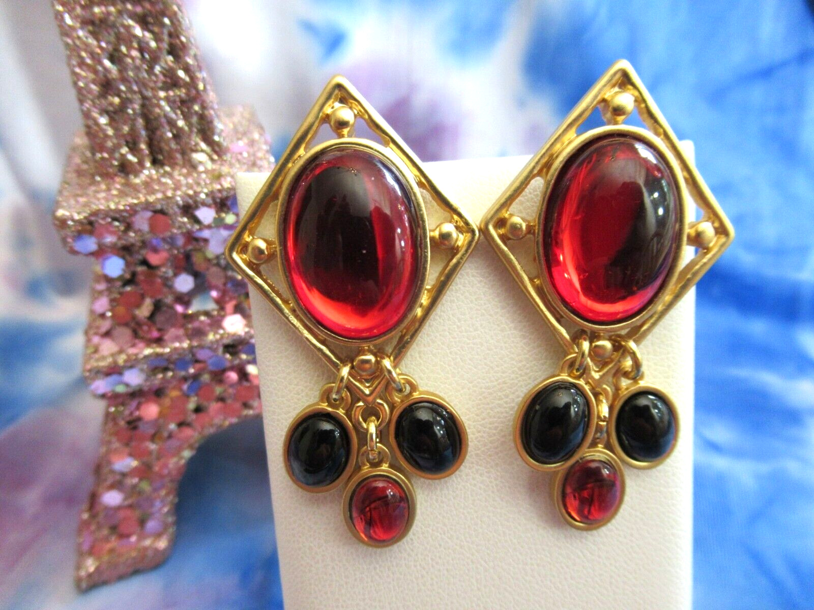 Etruscan Mogul Earring Red Black Oval Cabochon Retro Earrings NEW